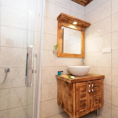 Manzara Non Alcoholic Family אולודניץ